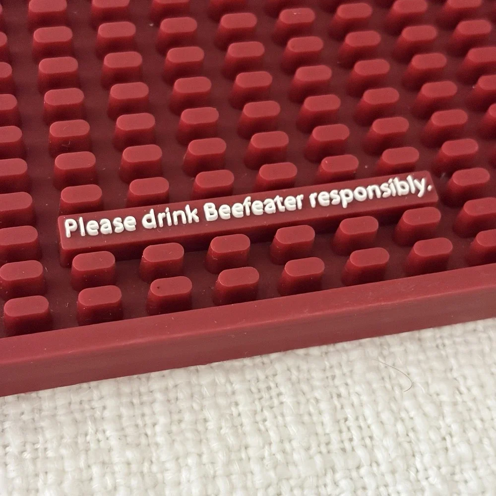 A RUBBER  BEEFEATER BAR MAT Vodka EUC Cocktail Bar‎ Cart Party Hostess